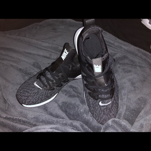 tenis nike foundation